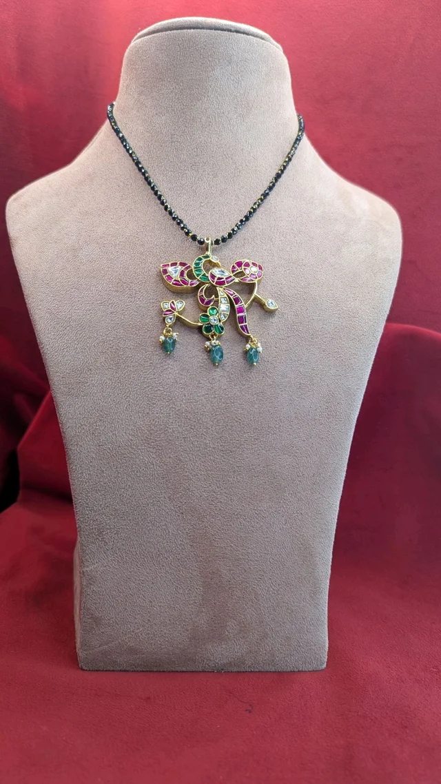 Designer Jadua Kundan Pendent With Black Beads (11625)