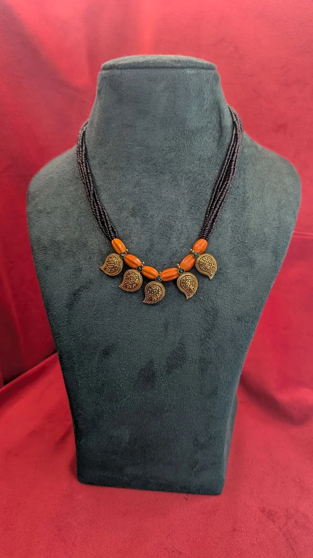 vintage black beads (11630)