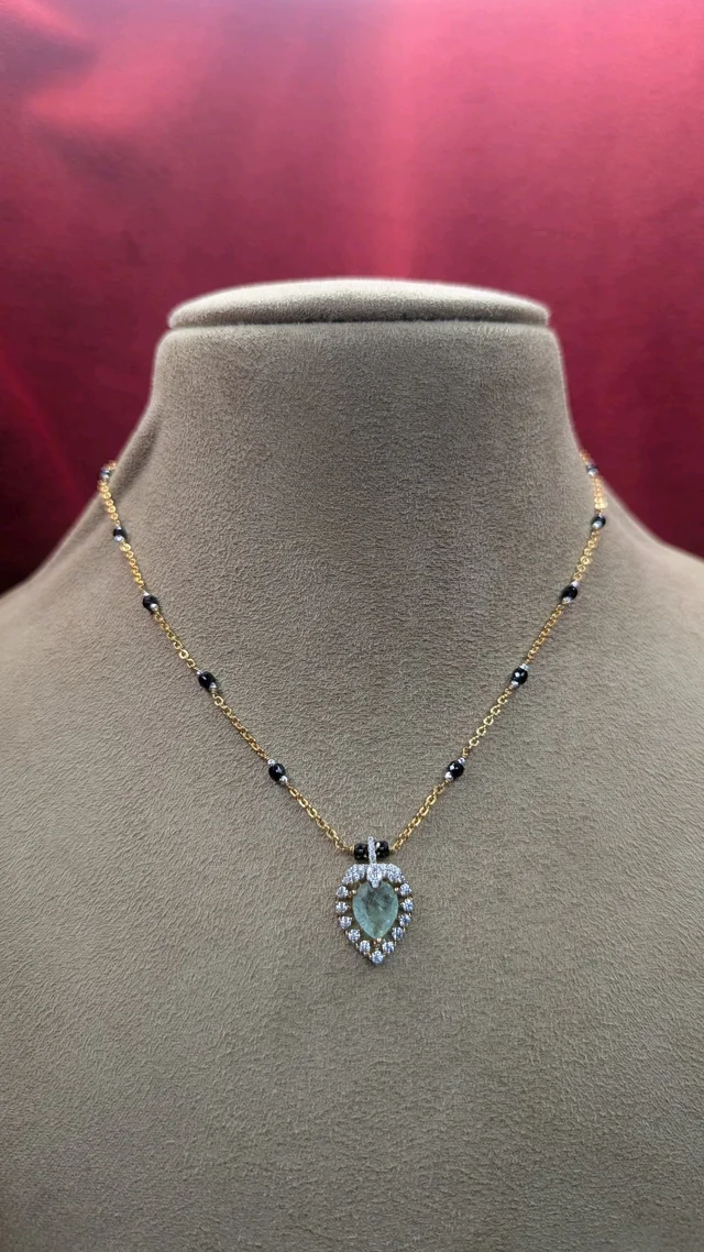 real diamond look pendant with black diamonds (11700)