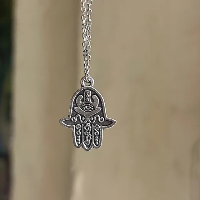 hamza necklace 