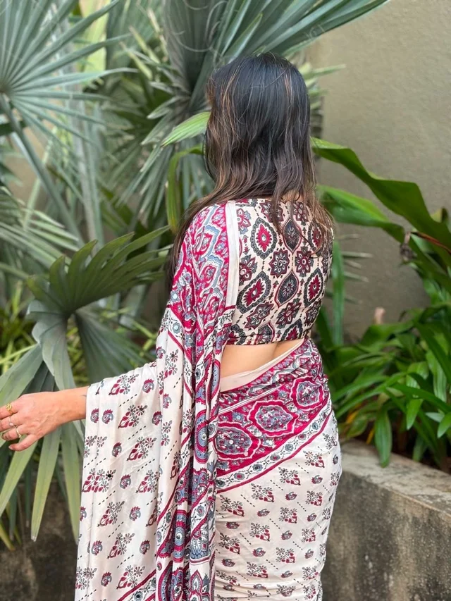 Jyotsna Maam Inspired Off-White Premium Ajrakh Saree with Royal Boota Prints and Exquisite Ornamental Border Art - Free, Off White