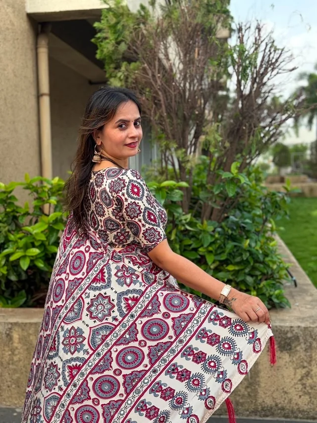 Jyotsna Maam Inspired Off-White Premium Ajrakh Saree with Royal Boota Prints and Exquisite Ornamental Border Art - Free, Off White