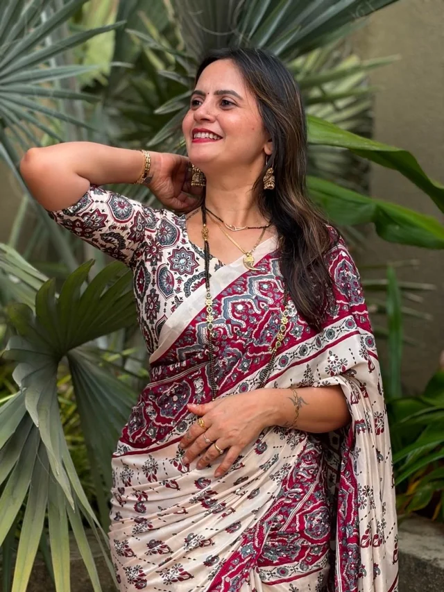 Jyotsna Maam Inspired Off-White Premium Ajrakh Saree with Royal Boota Prints and Exquisite Ornamental Border Art - Free, Off White