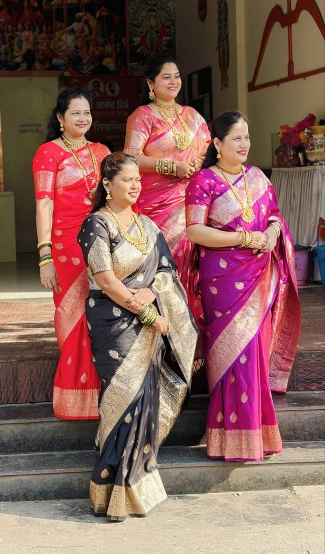 Pure Grace: Soft Banarasi Silk Saree with Gold Zari Motifs & Contrast Weaving Border - FREE, Firozi Blue