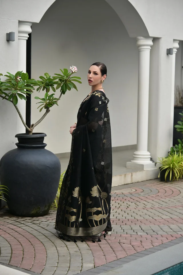 Soft Jute Linen Silk Concept Saree with All-Over Zari Weaved Buttas & Fancy Tassels - LINEN SILK 10 - FREE, BLACK