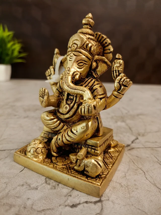 DecorsOne Brass Ganesha On Square Base - 4.5