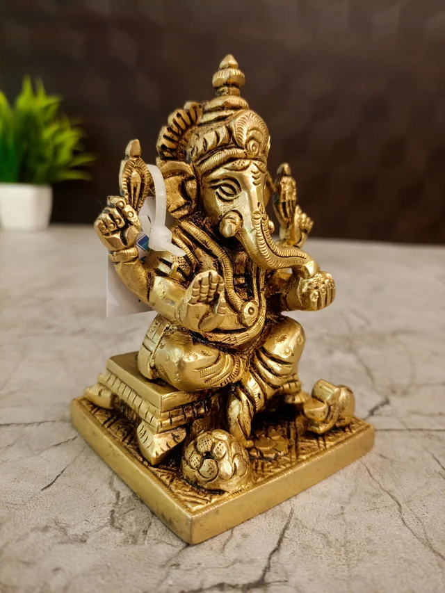 DecorsOne Brass Ganesha On Square Base - 4.5