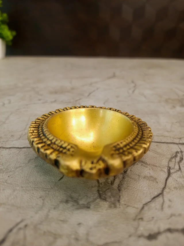DecorsOne Brass Agal Diya on Lotus Base 1"