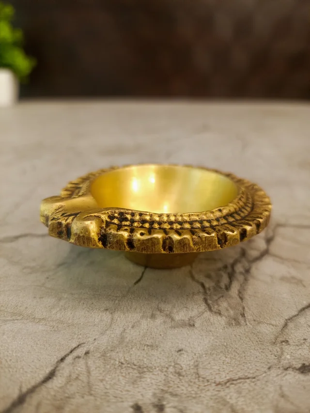 DecorsOne Brass Agal Diya on Lotus Base 1"