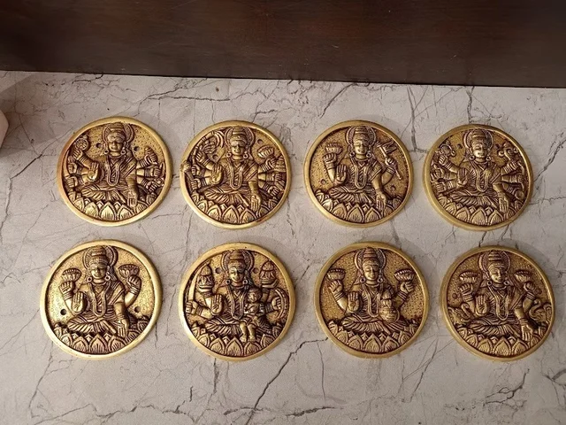 DecorsOne Brass Circular Ashtalshmi Wall Mount 4"