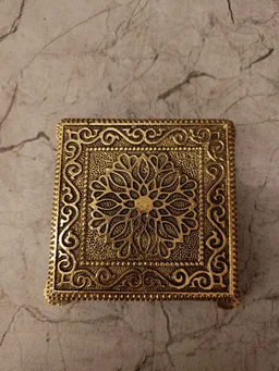 DecorsOne Brass Square Floral Chowki 1''