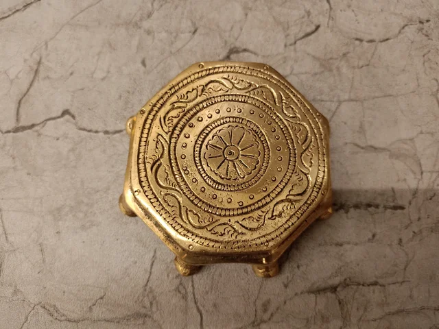 DecorsOne Brass Hexagon Shape Chowki 1.5″