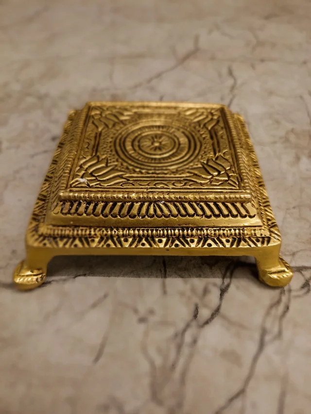 DecorsOne Brass Square Shape Chowki Stand 1″