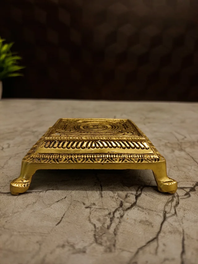 DecorsOne Brass Square Shape Chowki Stand 1″