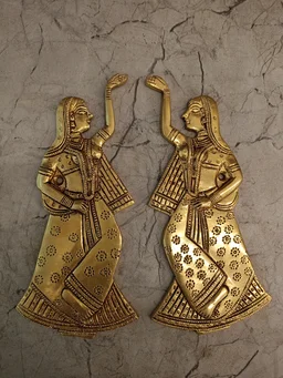 DecorsOne Brass Lady Wall Mount Pair - 8"