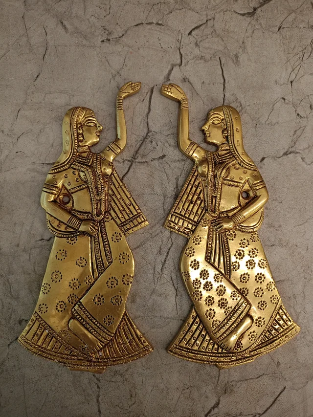 DecorsOne Brass Lady Wall Mount Pair - 8"