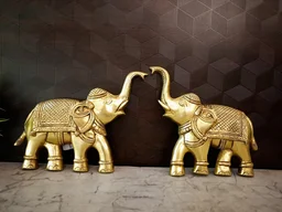 DecorsOne Brass Elephant Wall Mount Pair - 8"