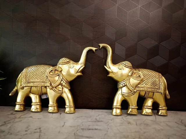 DecorsOne Brass Elephant Wall Mount Pair - 8"