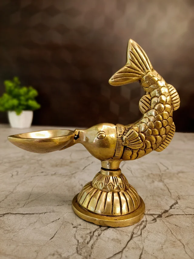 DecorsOne Brass Fish Holding Single Face Diya 5.5"