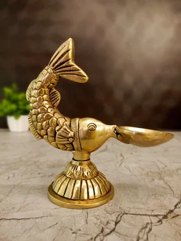 DecorsOne Brass Fish Holding Single Face Diya 5.5"