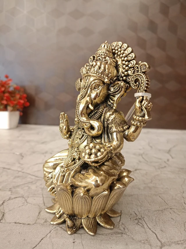 DecorsOne Brass Fine Art Ganesha Sitting On Lotus Idol For Pooja