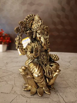 DecorsOne Brass Fine Art Ganesha Sitting On Lotus Idol For Pooja