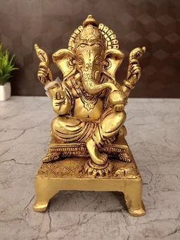 DecorsOne Brass Ganesha Idol With Chowki Stand 7''