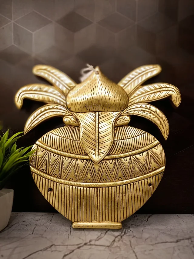 DecorsOne Brass Wall Mount Kalasam Idol 9.5"