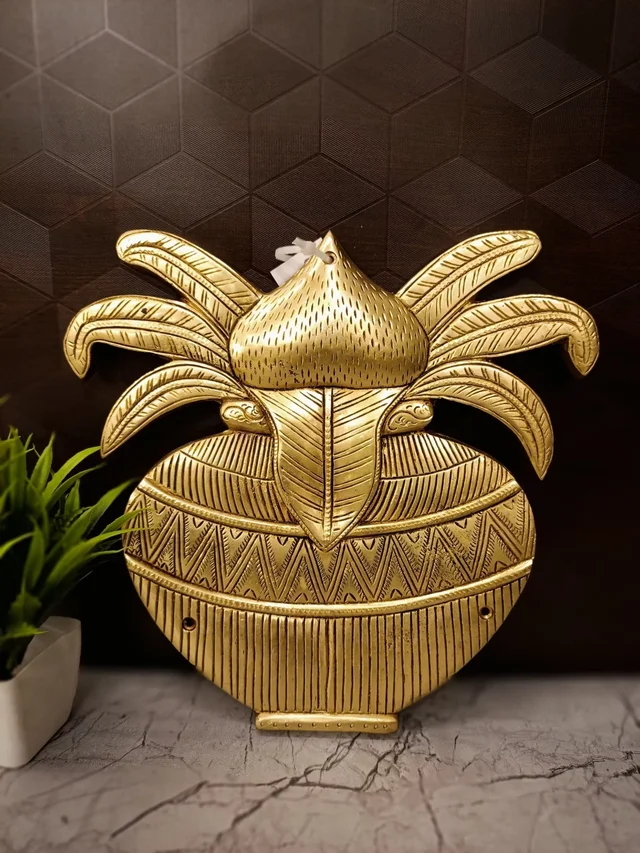 DecorsOne Brass Wall Mount Kalasam Idol 9.5"