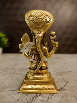 DecorsOne Brass Karumaari Amman Idol 6.5"