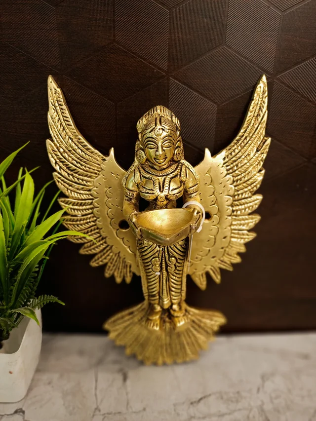 DecorsOne Brass Pavai Diya Wall Mount - 8.5"