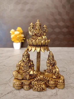 DecorsOne Brass Lakshmi Kuberar Idol
