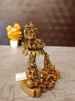 DecorsOne Brass Lakshmi Kuberar Idol