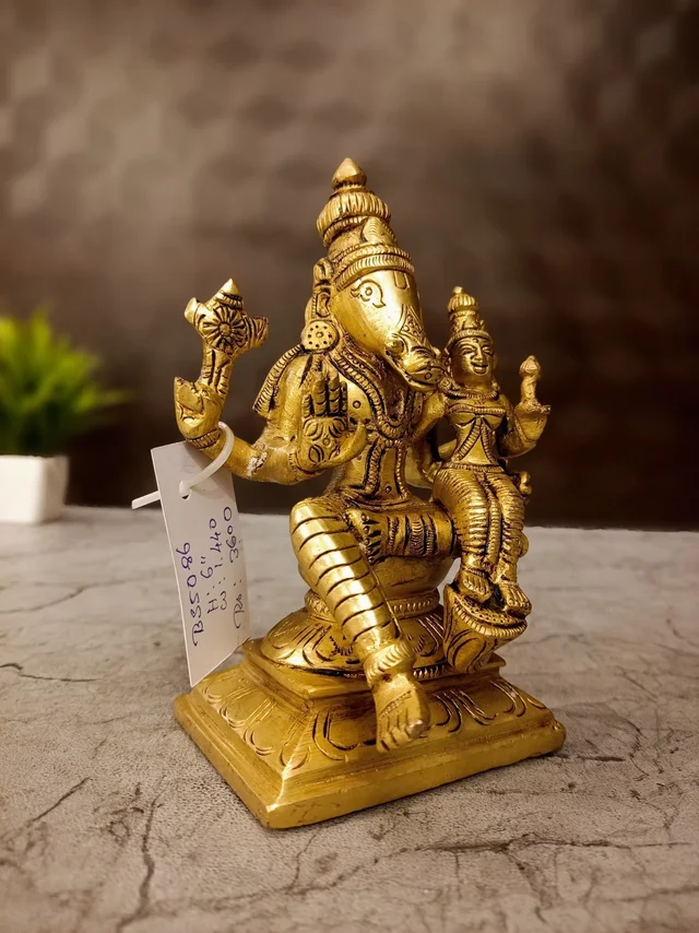 DecorsOne Brass Lakshmi Hygervar Idol 6"