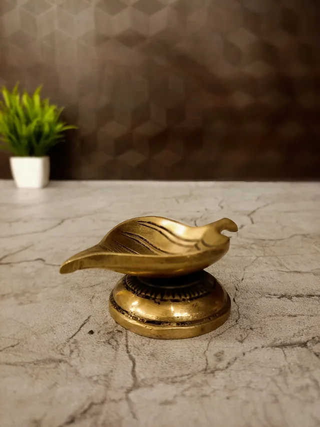 DecorsOne Brass Leaf Diya 1.5″