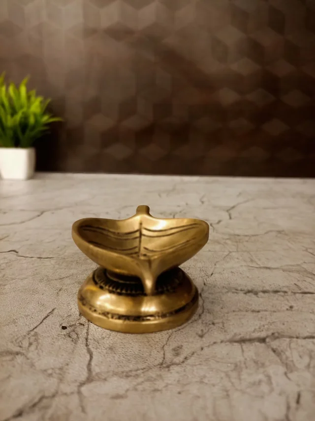 DecorsOne Brass Leaf Diya 1.5″
