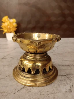 DecorsOne Brass Lotus Diya Small 1"