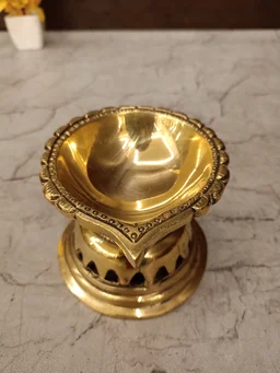 DecorsOne Brass Lotus Diya Small 1"