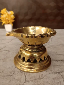 DecorsOne Brass Lotus Diya Small 1"