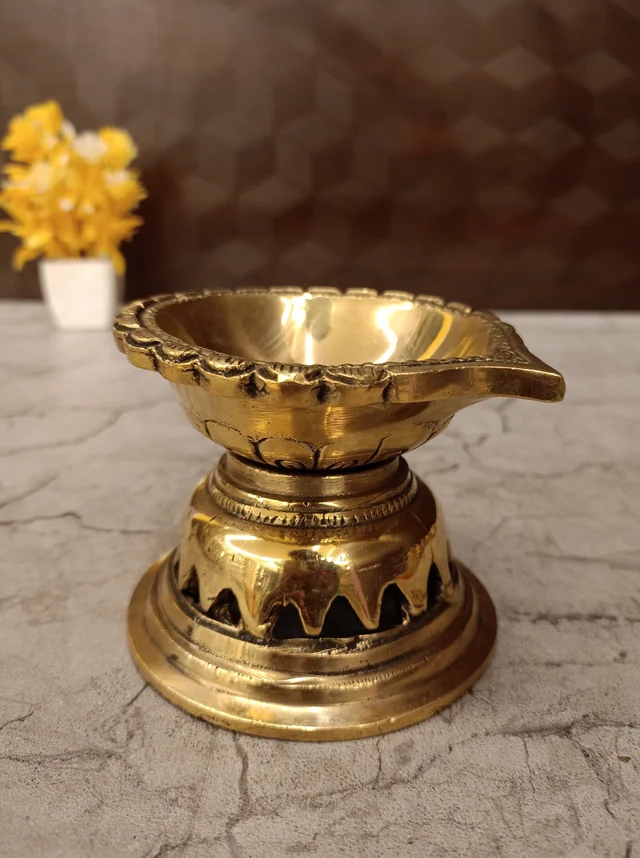 DecorsOne Brass Lotus Diya Small 1"