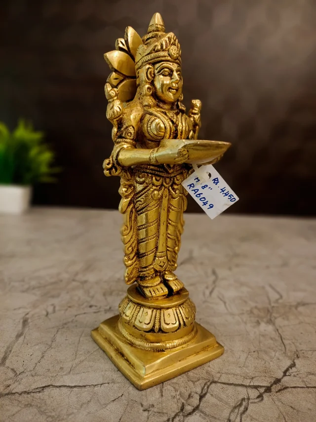 DecorsOne Brass Paavai Diya 8"