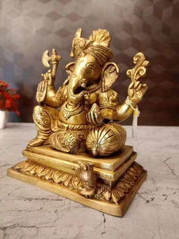 DecorsOne Brass Pagadi Ganesha idol For Pooja 7.5"