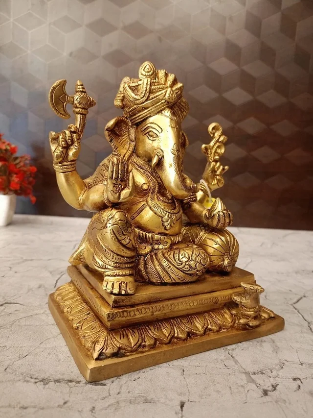 DecorsOne Brass Pagadi Ganesha idol For Pooja 7.5"