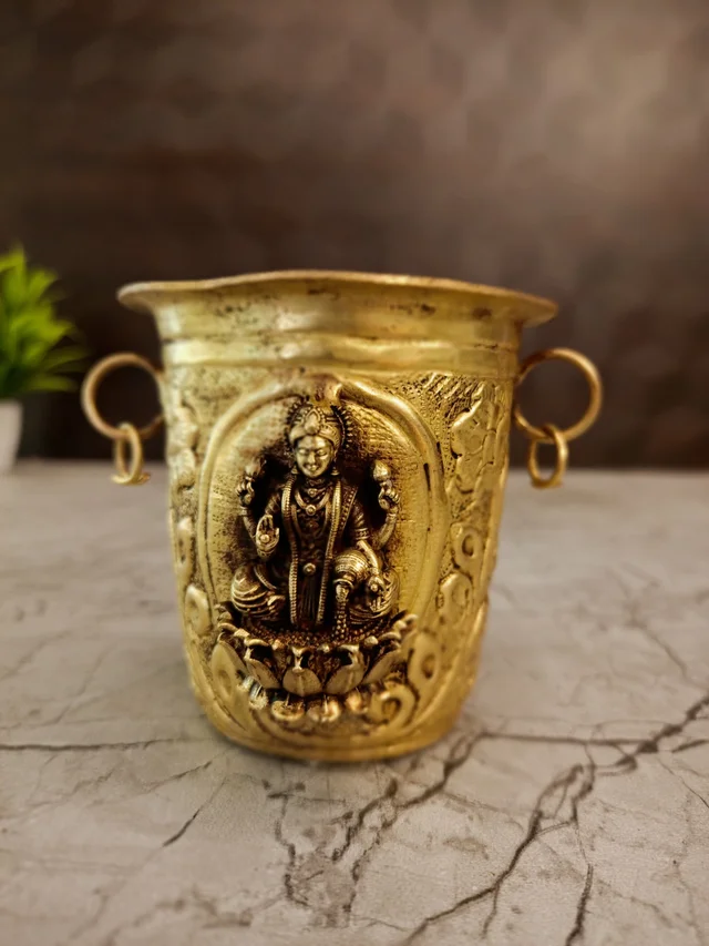 DecorsOne Brass Perumal With Lakshmi Padi 3"