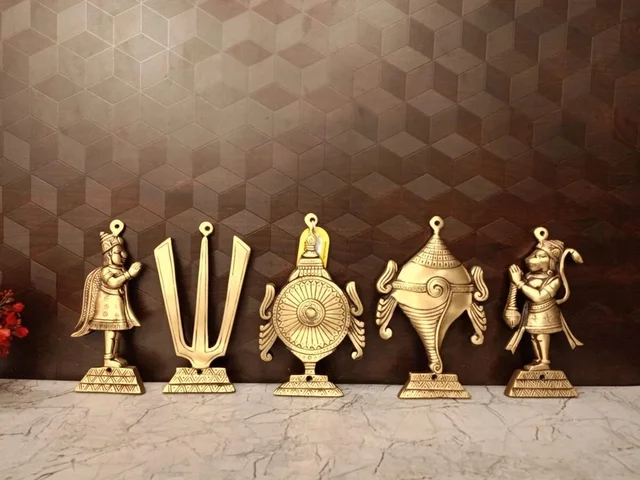 DecorsOne Brass Perumal Nammam Wall Mount 9"