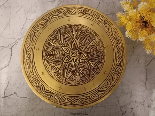 DecorsOne Brass Round Chowki Floral design 3"