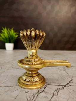 DecorsOne Brass Shiva Lingam Idol Plain 4"
