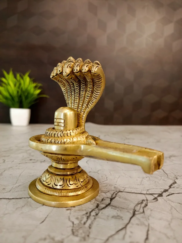 DecorsOne Brass Shiva Lingam Idol Plain 4"