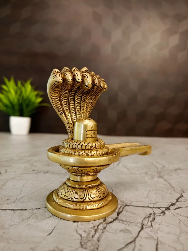 DecorsOne Brass Shiva Lingam Idol Plain 4"