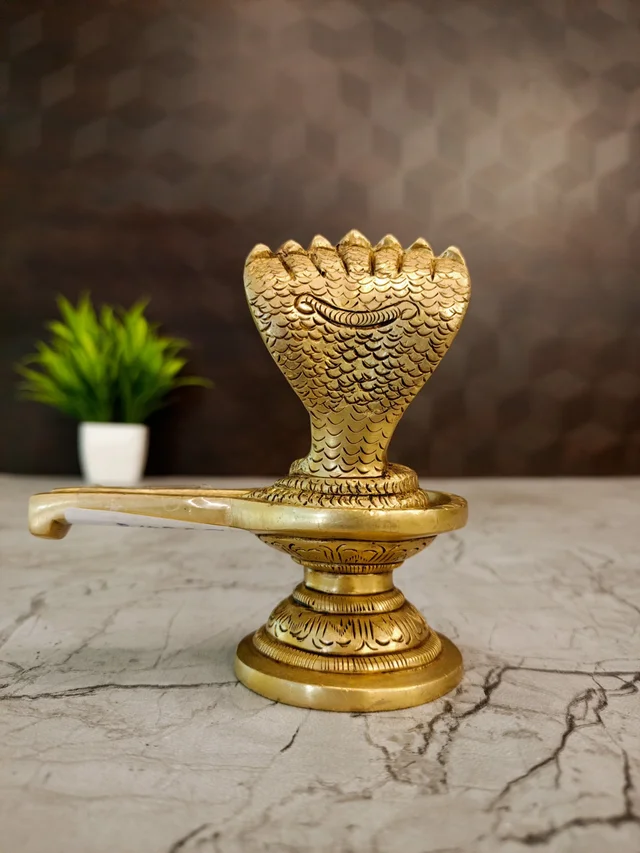 DecorsOne Brass Shiva Lingam Idol Plain 4"
